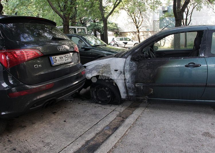 U Mostaru izgorio skupocjeni automobil