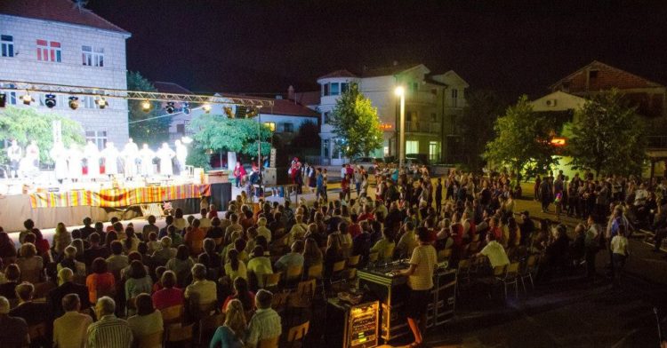 Posušje: 13. Smotra hrvatskog izvornog folklora uz nastup Slavonskih lola
