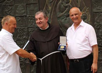 Fra Ivanu Ševi uručena plaketa Hrvatskog generalskog zbora