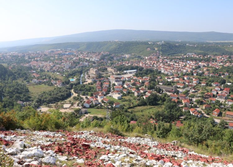 Široki Brijeg: Mladež HDZ-a BiH hrvatskom grbu vratila stari sjaj