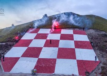 Kupres: Izrađen golemi grb Herceg Bosne na planini Plazenica