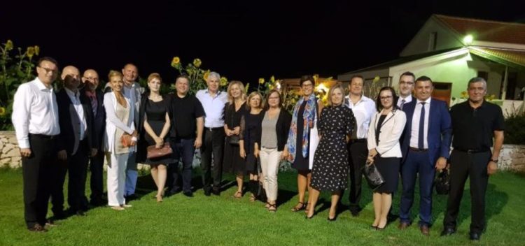 Čović održao radnu večeru s hrvatskim diplomatima, članovima diplomatskog zbora iz BiH diljem Europe i svijeta