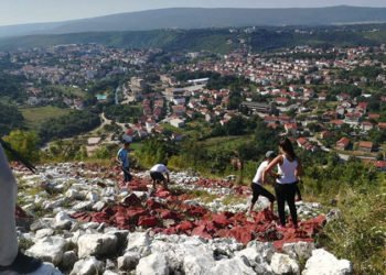 Široki Brijeg: Mladež HDZ-a BiH hrvatskom grbu vratila stari sjaj