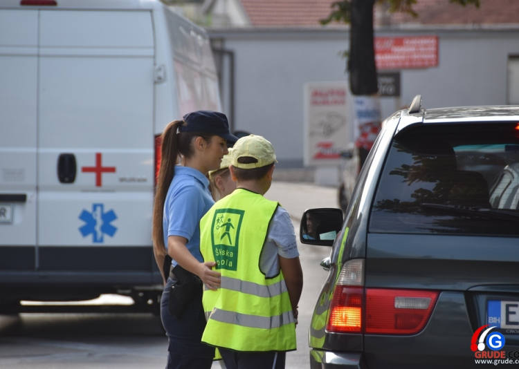 FOTO: Mali grudski policajci u akciji