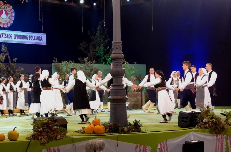 HKD Vrila promovirao tradicijsku kulturnu baštinu Širokog Brijega na 53. VINKOVAČKIM JESENIMA