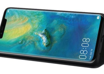 Huawei Mate 20 Pro pozira u originalnim zaštitnim maskicama