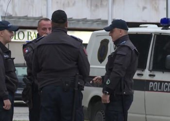 Policija u Sarajevu kod migranata pronašla veću količinu naoružanja
