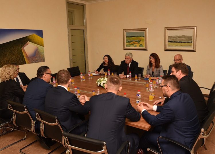 Čović primio izaslanstva Sveučilišta u Mostaru i Sveučilišta „Matej Bel“ iz Slovačke