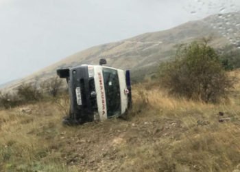 Vozilo hitne pomoći koje je u vlasništvu DZ Široki Brijeg sletjelo u Šujici