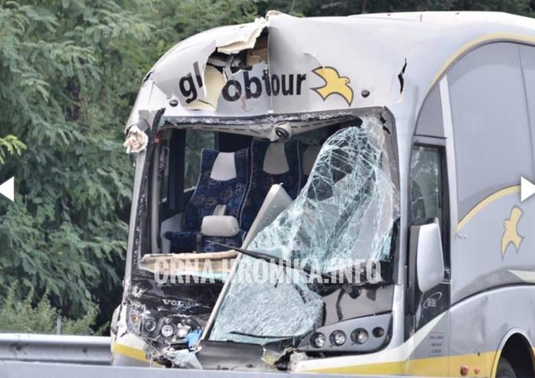 Vozač poginuo, 16 djece ozlijeđeno na povratku s ekskurzije u BiH