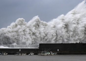 Snažan tajfun pogodio Japan: Više od 300 povrijeđenih, otkazano 800 letova