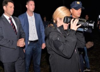 Predsjednica s graničnom policijom, u ponoć je doživjela neobičnu neugodnost