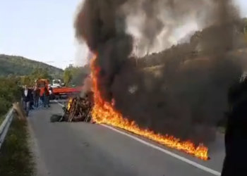 Gore barikade na Kosovu, čuju se i rafali, “Vučić neće proći”