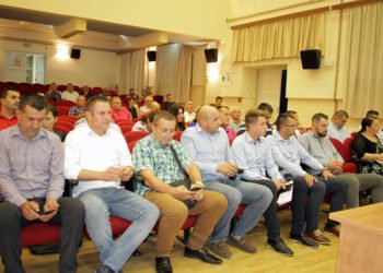 HRS pred nekolicinom građana Posušja predstavio kandidate