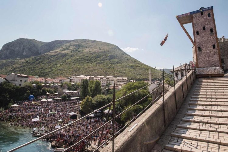 Zanima vas kakav je osjećaj skočiti sa Starog mosta? Evo što kažu natjecatelji