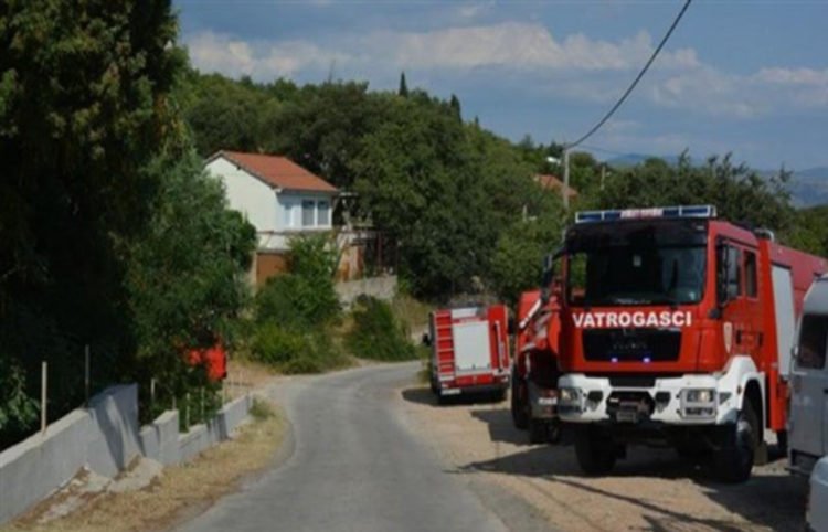 Grude: Požar na Ledincu, stradao drveni stup od struje
