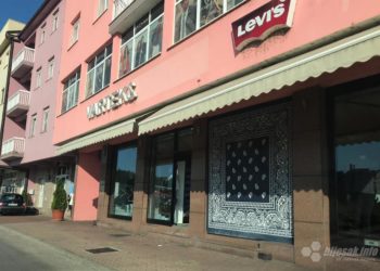 Široki Brijeg: Razbijen izlog butika Varteks