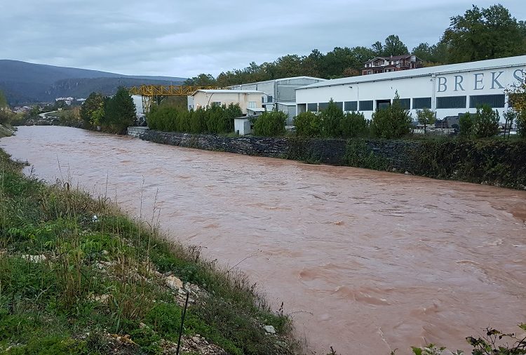 Široki Brijeg: Ugrovača ponovno teče u crvenoj boji