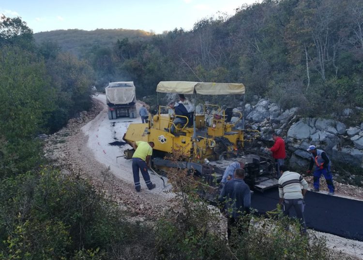 Široki Brijeg: Asfaltirana dionica ceste Crne Lokve – Rujan