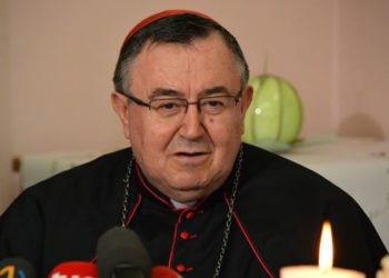 Kardinal Puljić poručio da moli za one koji Hrvatima žele ‘oprati pamet’