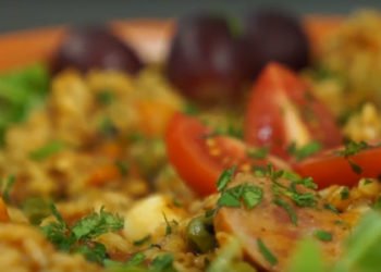 Sasvim drugačija, brza paella s kobasicom i povrćem