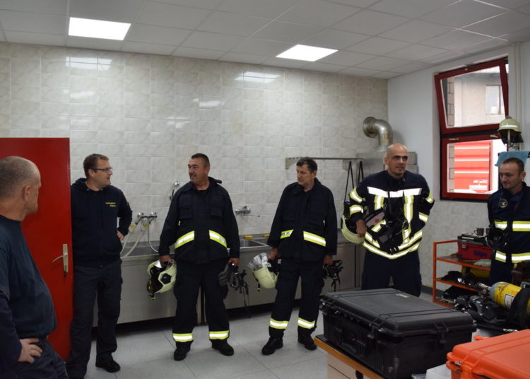 Zapovjednici vatrogasnih postrojbi i civilne zaštite ŽZH boravili u radnoj posjeti u Zagrebu
