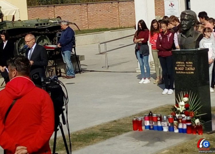 Gruđani zapalili svijeću za  Blagu Zadru! Predsjednica: Počivaj u miru generale