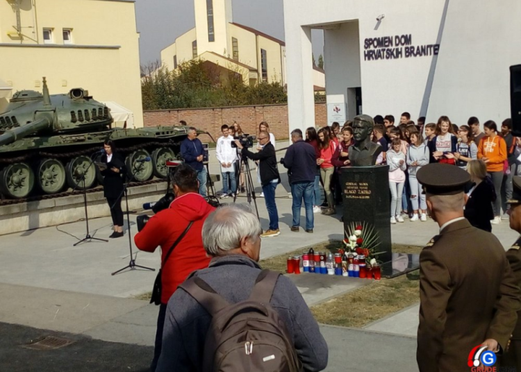 Gruđani zapalili svijeću za  Blagu Zadru! Predsjednica: Počivaj u miru generale