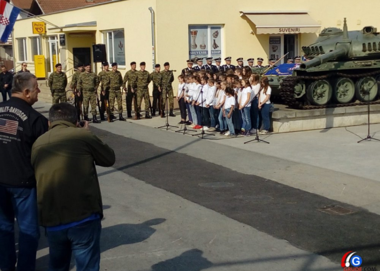 Gruđani zapalili svijeću za  Blagu Zadru! Predsjednica: Počivaj u miru generale