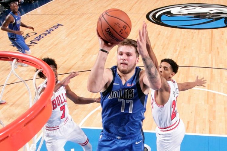 Dončić oduševio NBA novom sjajnom partijom: Nije fer da rookie ovako igra!