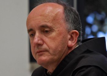 Fra Miljenko Stojić: Dignimo se, zbijmo redove