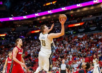 Brutalni Jokić odigrao utakmicu života: Ovo su uspjeli samo on i Chamberlain