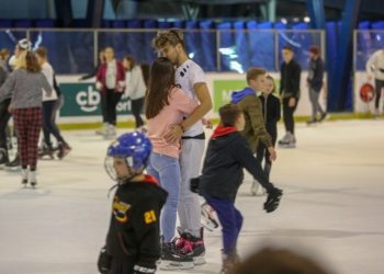 Otvorena sezona klizanja u Zagrebu