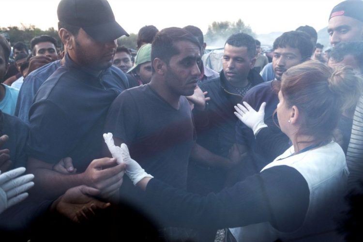 Dramatično uz granicu: Migranti kod Maljevca probili kordon i idu prema Hrvatskoj!