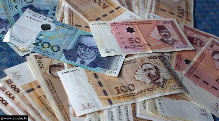 Dijaspora za pola godine poslala 1,28 milijardi KM