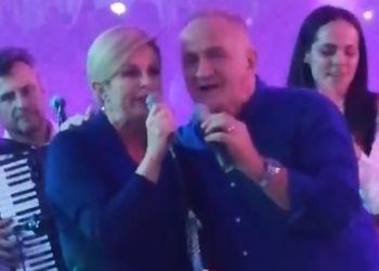 Kolinda Grabar-Kitarović na Broćanskoj večeri zapjevala s Matom Bulićem