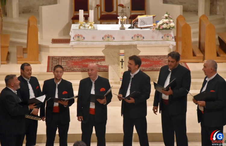 Vokalisti Salone i OGŠ Grude u crkvi Svete Katarine priredili nezaboravan koncert