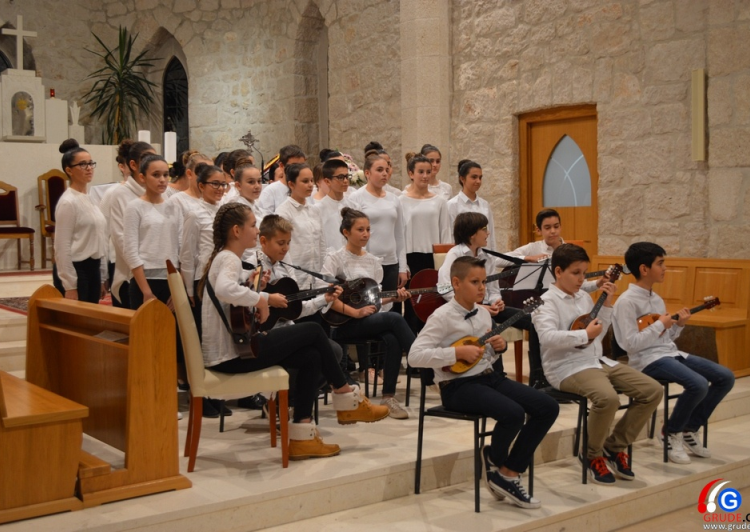 Vokalisti Salone i OGŠ Grude u crkvi Svete Katarine priredili nezaboravan koncert