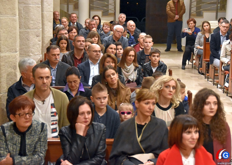 Vokalisti Salone i OGŠ Grude u crkvi Svete Katarine priredili nezaboravan koncert