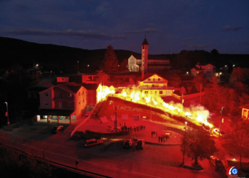 Grude: Tihaljina organizirala kolonu sjećanja, pored crkve gorjele baklje
