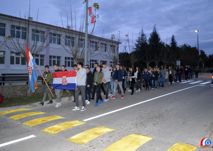 Grude: Tihaljina organizirala kolonu sjećanja, pored crkve gorjele baklje