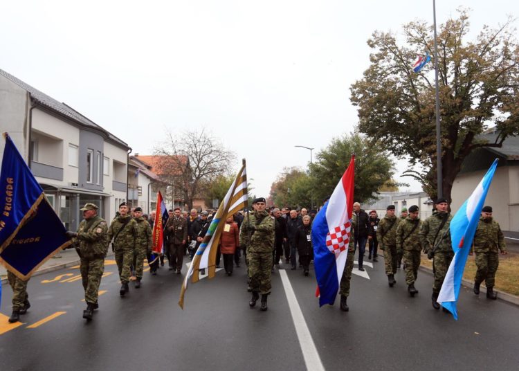 Vukovar: Tisuće ljudi u Koloni sjećanja