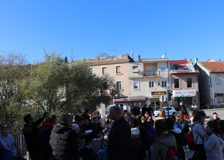 Široki Brijeg: Dom „Marija naša nada“ – Prodaja božićnih rukotvorina