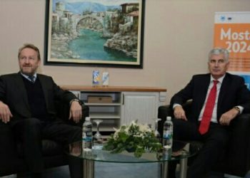 Dojam je da se Izetbegović slaže s Čovićem, ali ništa ne govori zbog bošnjačke javnosti