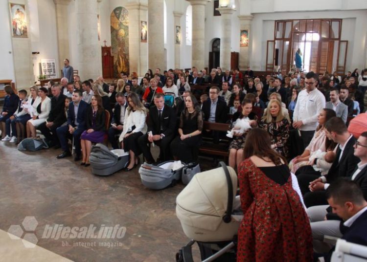 Široki Brijeg: U jednom danu kršteno devet beba