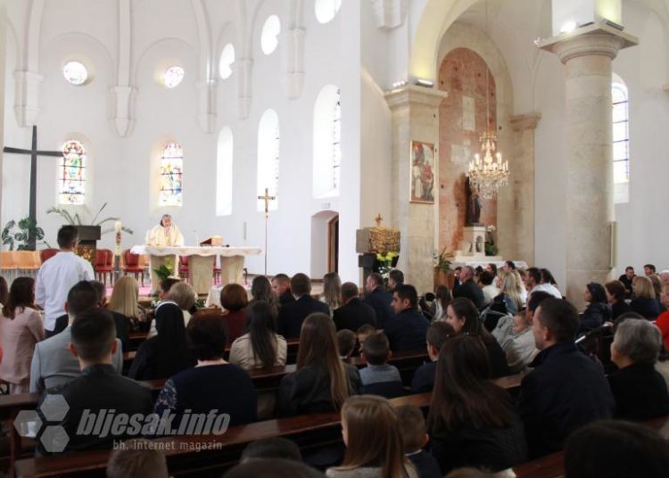 Široki Brijeg: U jednom danu kršteno devet beba