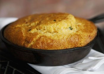 Recept za kruh iz tave koji je najbolje jesti uz pečeno meso