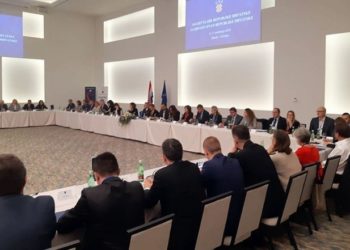 Registrom hrvatskih subjekata izvan RH povezati sve Hrvate