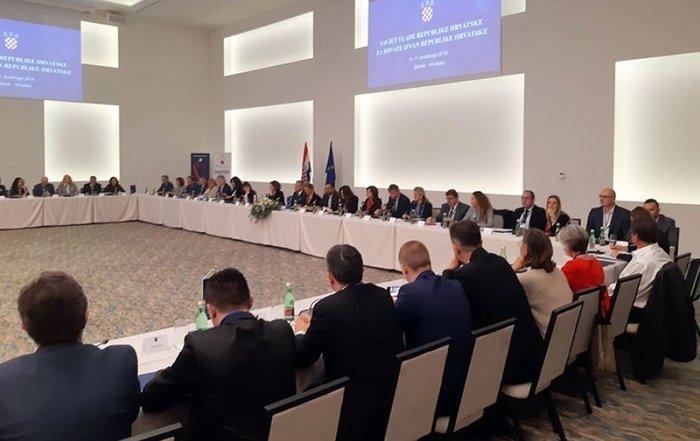 Registrom hrvatskih subjekata izvan RH povezati sve Hrvate