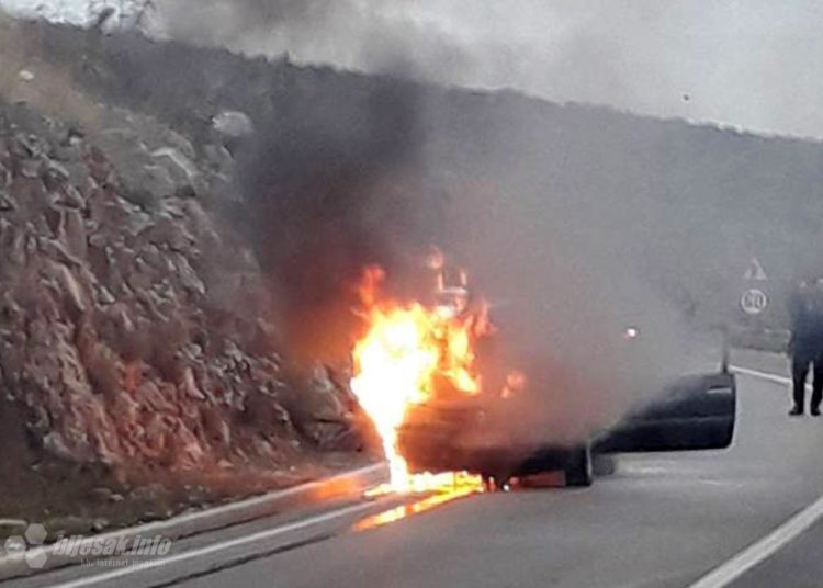 Vozilo u plamenu na magistrali Mostar – Široki Brijeg, promet nakratko bio obustavljen